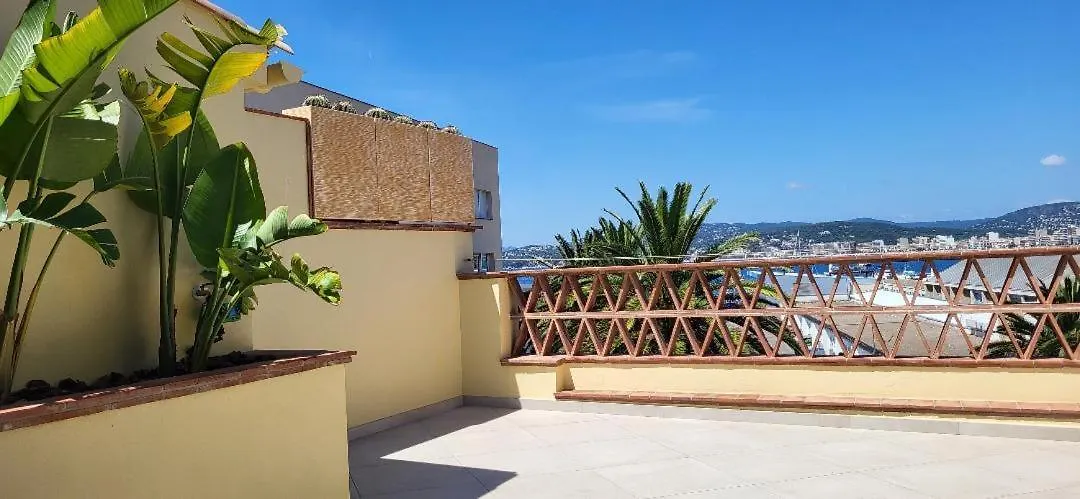 Duplex Amb Terrassa I Vistes Al Mar By Apartaments La Catifa 팔라모스 스페인